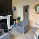 Scoresby\'S - 2-Bedroom Apartment With Parking